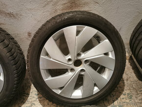 VW Golf 8 5H - originál 17" alu disky so zimnými pneu - 2