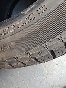 Predám zimné pneu 235 /45 R18 - 2