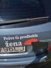 Nálepka na auto Práve ťa predbehla žena - 2