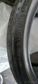 225/35 R19 - 2