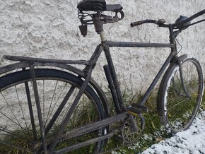 Starý historický bicykel - 2