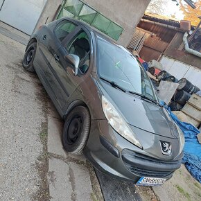 znížena cena ,poškrabaný lavý bok peugeot 207 1,4 Hdi - 2