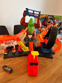 Hot Wheels Toxic Gorilla Slam - 2