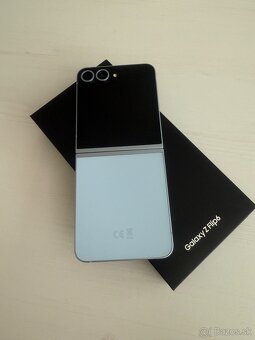 Samsung Galaxy Z Flip6 - 2