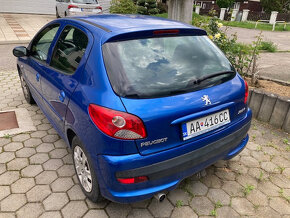 Peugeot 206+  63000km 1,4 benzín - 2