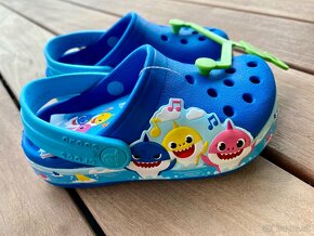 Crocs Shark Band velkost 7 - 2