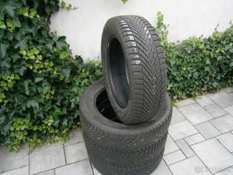 Predám 4x zimné pneu Pirelli 215/60 R17 96T - 2