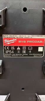 Predám stavebné rádio Milwaukee M18 - 2