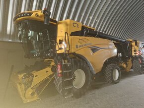 New Holland CR 8.90 - 2