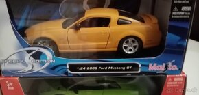 Modely 1:24 FORD Mustang GT 2006 +Maserati - 2