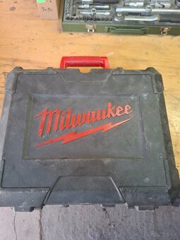 Milwaukee 4ah a 2ah nabíjačka kufrik - 2