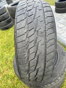 Predam zimne 215/60 R17 pneumatiky - 2