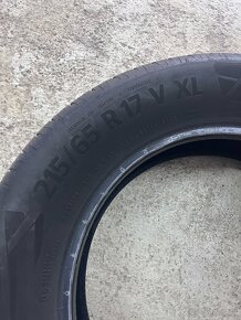 Pneu 215/65 R17 - 2