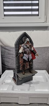 Iron Studios 1/10 Ezio Auditore Deluxe edition soška - 2