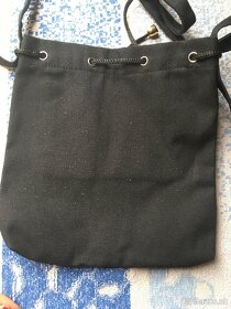 Čierna mini crossbody kabelka cez plece - 2