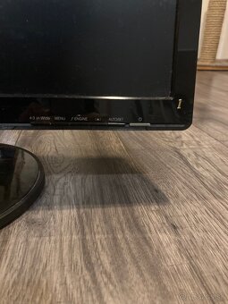 LG W2045 Monitor - 2