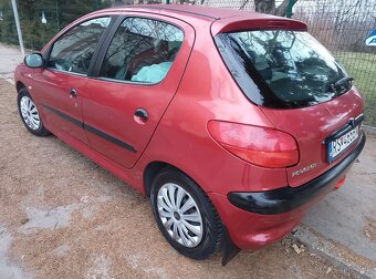 Predám Peugeot 206 1.1 44kw M5 5d Len 76.000 km - 2