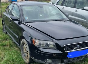 Rozpredám volvo s40 2005 2.0 tdci 100kw - 2