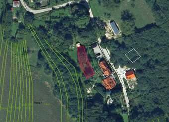 Prašník – 167 m2 INVESTIČNÝ POZEMOK pri rodinných domoch - 2