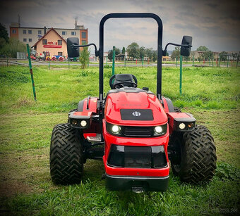 Malotraktor AGT 1060-SVAHOVÝ SPECIÁL, otoč. pracovisko, 56HP - 2