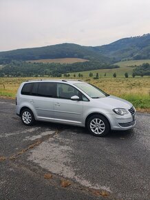 Volkswagen Touran 1.9 TDi 2010 NAVI - 2