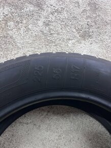 Pneu 225/55 R17 - 2