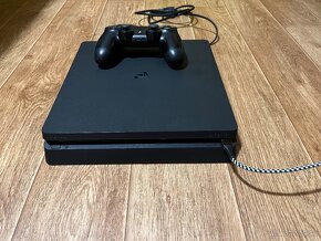 Playstation 4 slim - 2