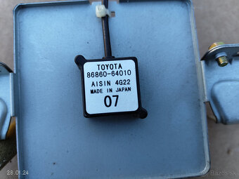 toyota anténa GPS 86860-64010 40 - 2