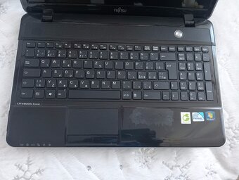 rozpredám notebook Fujitsu Lifebook AH531 - 2