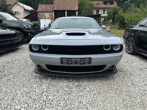 2020 Dodge Challenger 5,7 V8 AT8 R20 pastelová sivá - 2