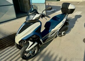 Predám trojkolkou Piaggio mp3 300ie  Stačí vodičák  B - 2