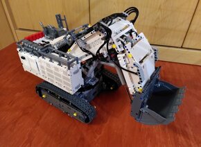 Lego technic 42100 liebherr R9800 - 2