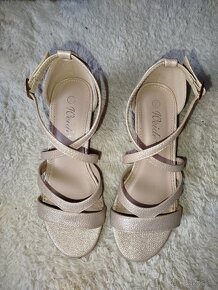 Trblietavé sandálky - 2