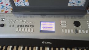 rezerovaný Yamaha DGX-520  keyboard + darujem knihu spevu - 2