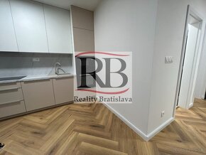 BEZ PROVIZIE Krásny 1-izbový apartmán s terasou a parkovaním - 2