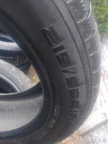 Nokian. 215/55r17 - 2