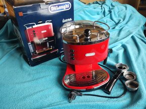 Červený kávovar DeLonghi - 2