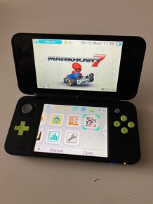 Nintendo 2DS XL Black & Lime Green + Mario Kart 7 - 2