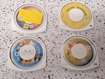 4x Hry na PSP Simpsons Toy Story 3 Megamind Phineas und Ferb - 2