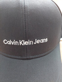 Šiltovka Calvin Klein Jeans, čiernobiela - 2