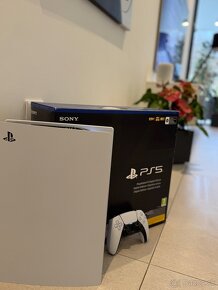 PS5 Digital + ovládač, super stav - 2