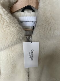 Calvin Klein huňatá bunda - 2