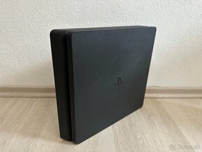 PREDAM PLAYSTATION 4 SLIM + 2 OVLADAČE + HRY - 2