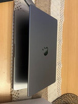 MacBook Pro 14" - 2