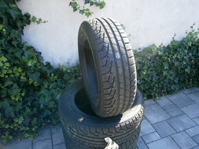 Predám 4x zimné pneu Pirelli 215/60 R17 96H - 2