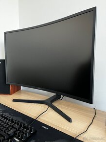 Monitor Samsung C32HG70 - 2