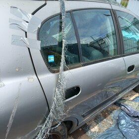 Predám prave predné aj prave zadne dvere nissan almera n16 - 2