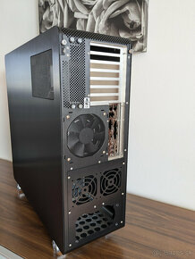 Lian Li PC-V2000 - 2