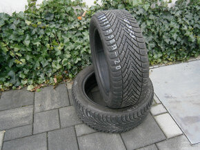 Predám 2x zimné pneu Pirelli 215/50 R17 95HXL - 2