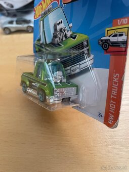 HotWheels ‘83 Chevy Silverado Green - 2